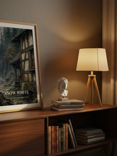 Snow White watercolour print on bookshelf – Gebrüder Grimm [Brothers Grimm] fan gift